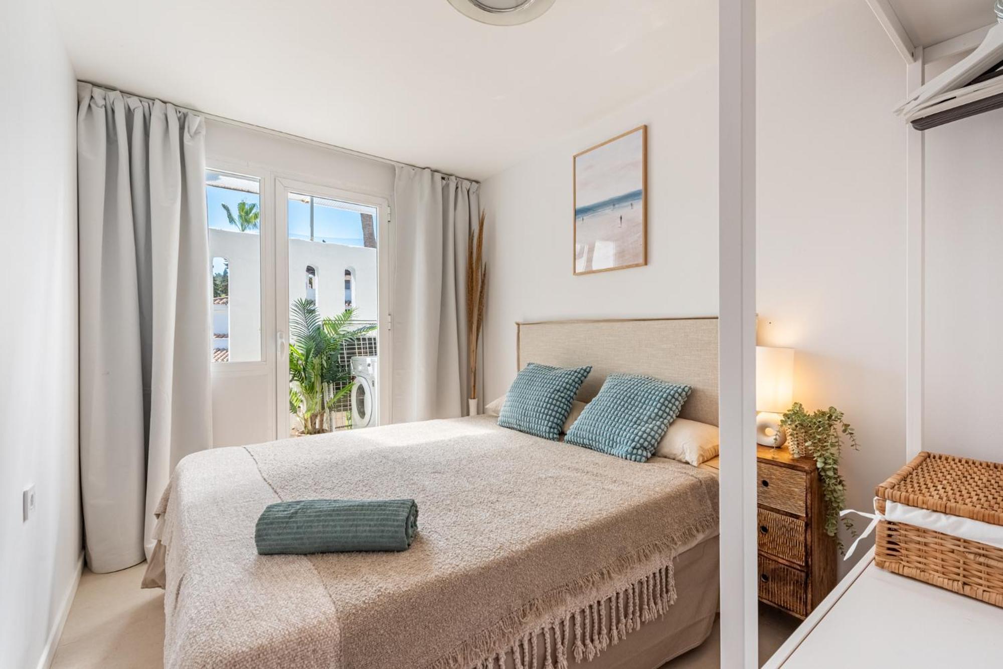 Naranjos Modern 2 Bedroom Penthouse With Views *
